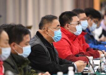 中国中医专家张伯礼等与美国专家分享新冠肺炎防治中医药经验