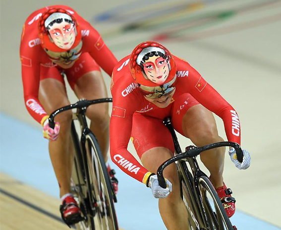 宫金杰和钟天使夺得奥运会场地自行车女子团体竞速赛冠军