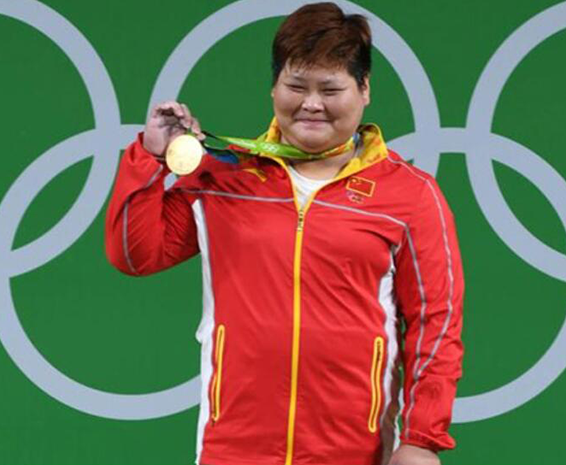 孟苏平夺得女子举重７５公斤以上级金牌